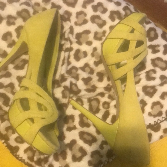 Shoes - Picture 6 of 8